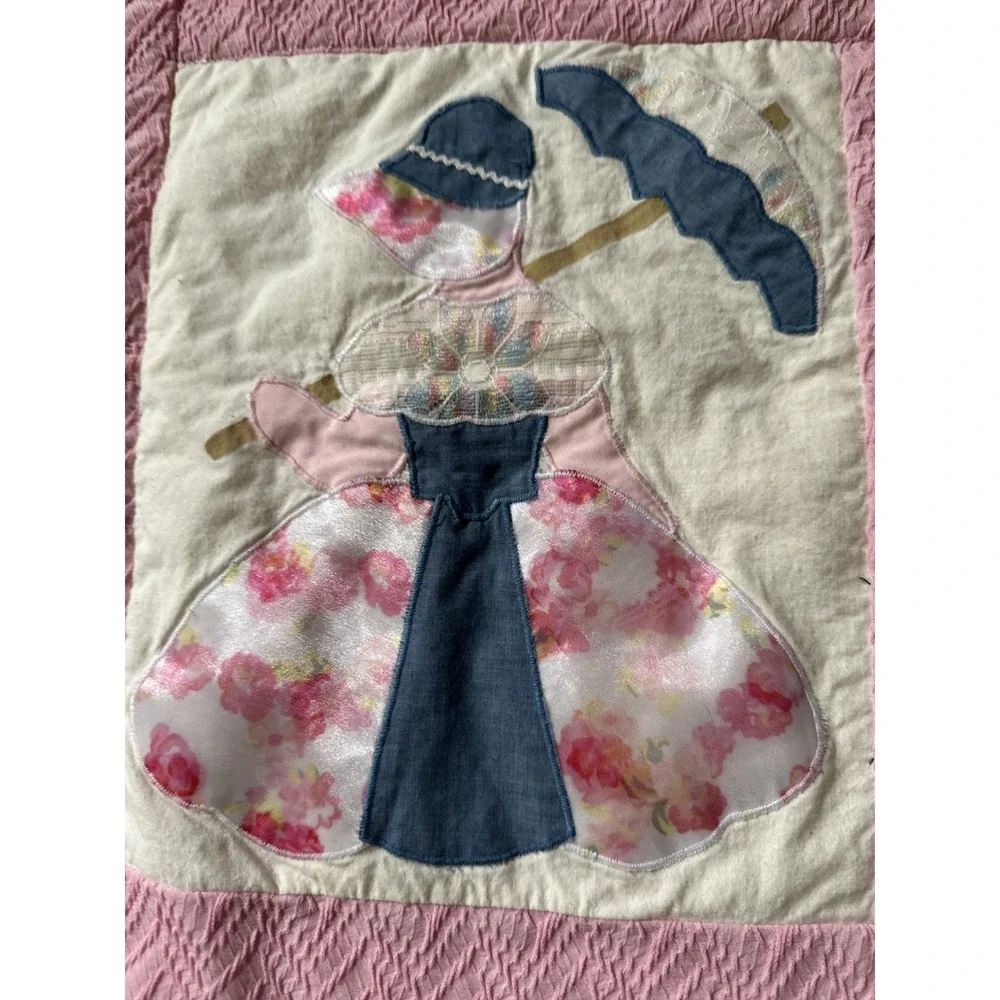 Vintage Handmade Sunbonnet Sue Applique Quilt Pink Floral Lace 75x56 Twin Throw